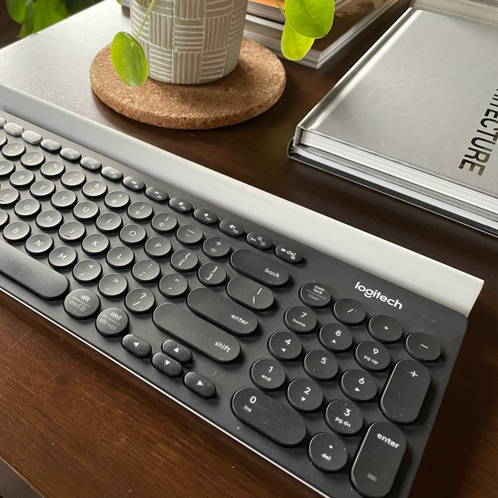 Logitech keyboard - Picture 2 of 3